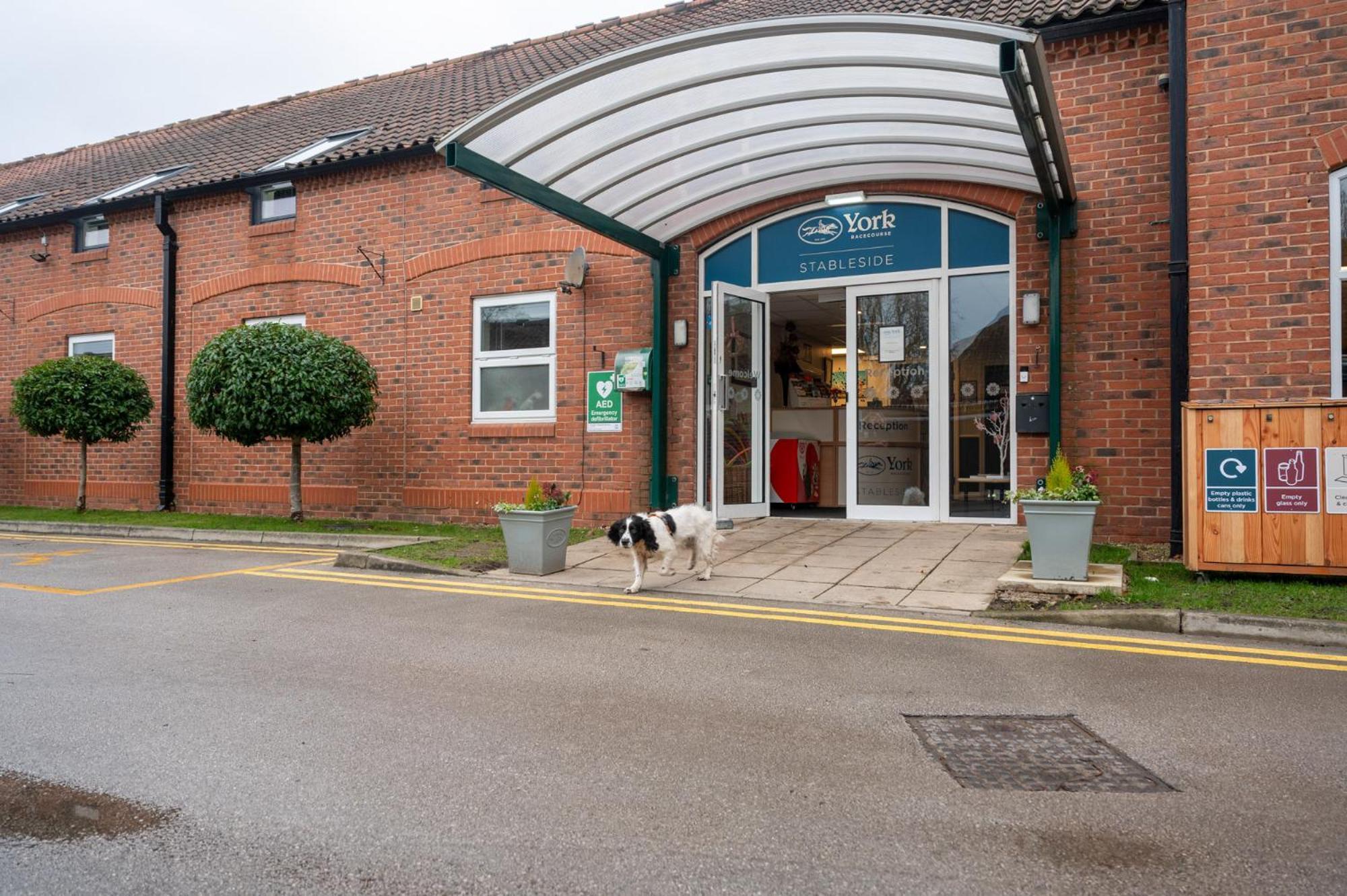 Hotel Stableside At York Racecourse Exterior foto